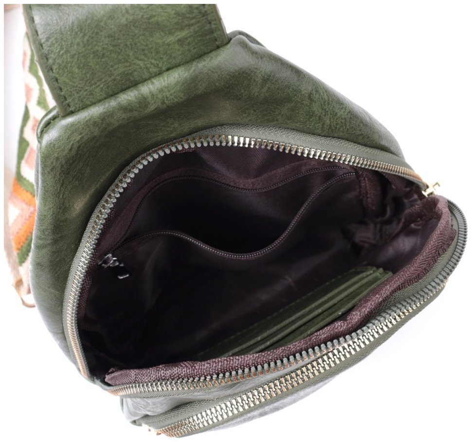 Компактная женская слинг-сумка из гладкой экокожи с этническим ремешком Vintage 22771 Зеленая modnotak фото №7