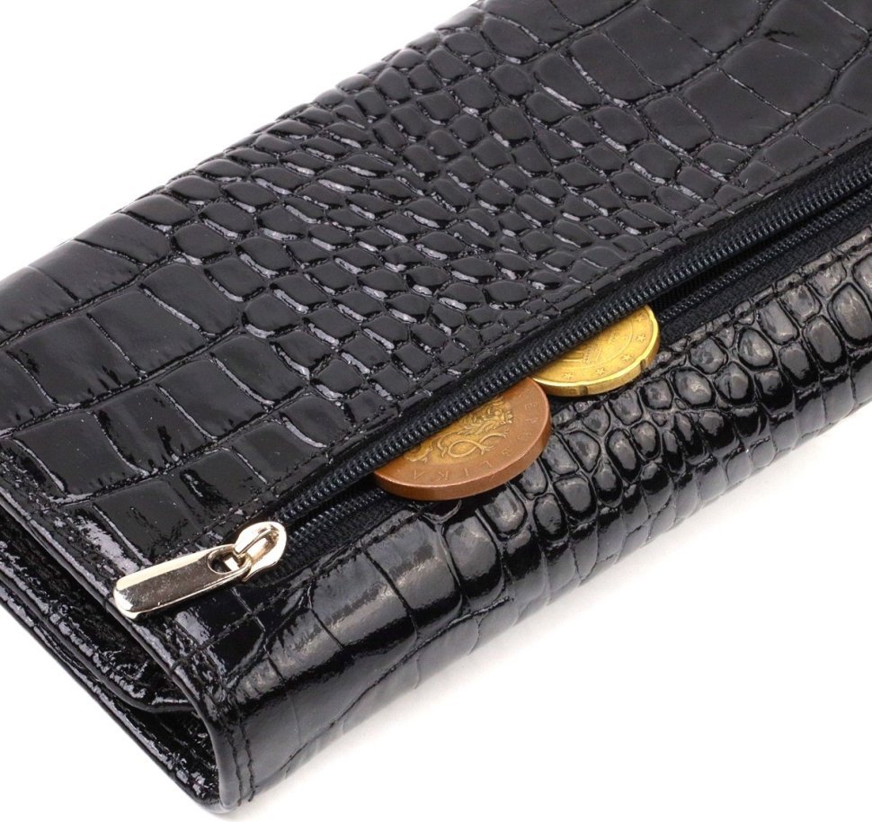 Женский лакированный кошелек из натуральной кожи черного цвета с тиснением под крокодила CANPELLINI (2421707)