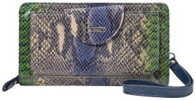 Жіночий гаманець з натуральної шкіри з відділенням для телефону та ременем на кисть Desisan 107071 під шкіру змії зелено-синього кольору