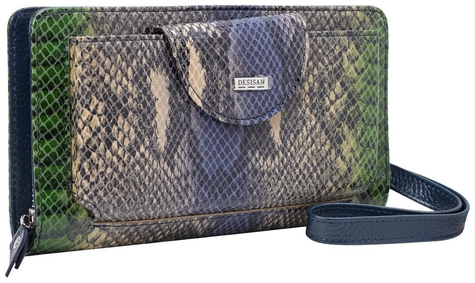 Жіночий гаманець з натуральної шкіри з відділенням для телефону та ременем на кисть Desisan 107071 під шкіру змії зелено-синього кольору modnotak фото №2