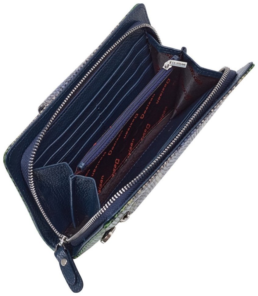 Жіночий гаманець з натуральної шкіри з відділенням для телефону та ременем на кисть Desisan 107071 під шкіру змії зелено-синього кольору modnotak фото №4