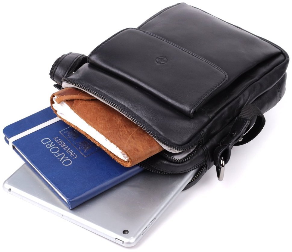 Повседневная мужская сумка планшет из гладкой кожи через плечо Tony Perotti черного цвета 108371 modnotak фото №10