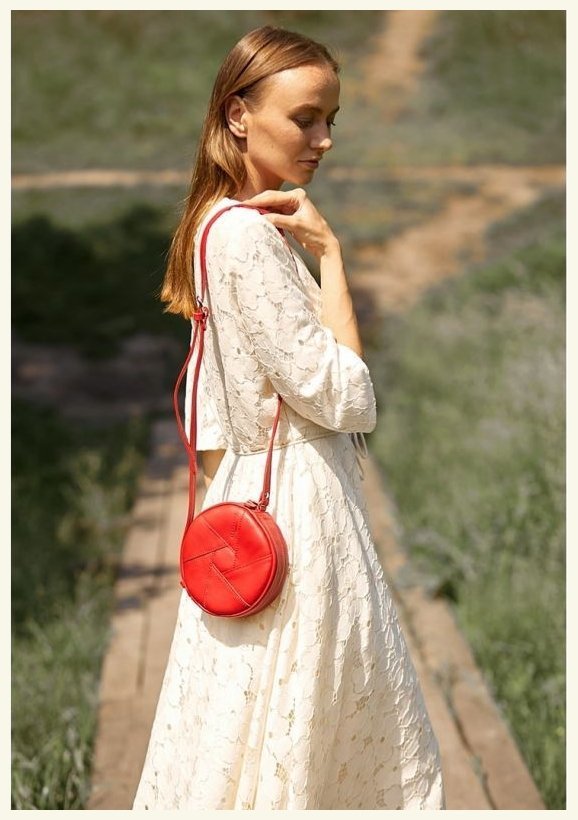 Круглая женская сумка-кроссбоди из натуральной кожи красного цвета BlankNote Бон-Бон 78871