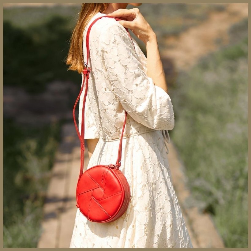 Круглая женская сумка-кроссбоди из натуральной кожи красного цвета BlankNote Бон-Бон 78871