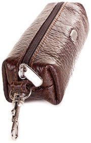 Коричневая ключница из фактурной кожи на молниевой застежке Desisan 79871