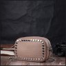 Женская сумка-кроссбоди из натуральной кожи бежевого цвета на цепочке Vintage 2422335 - 6