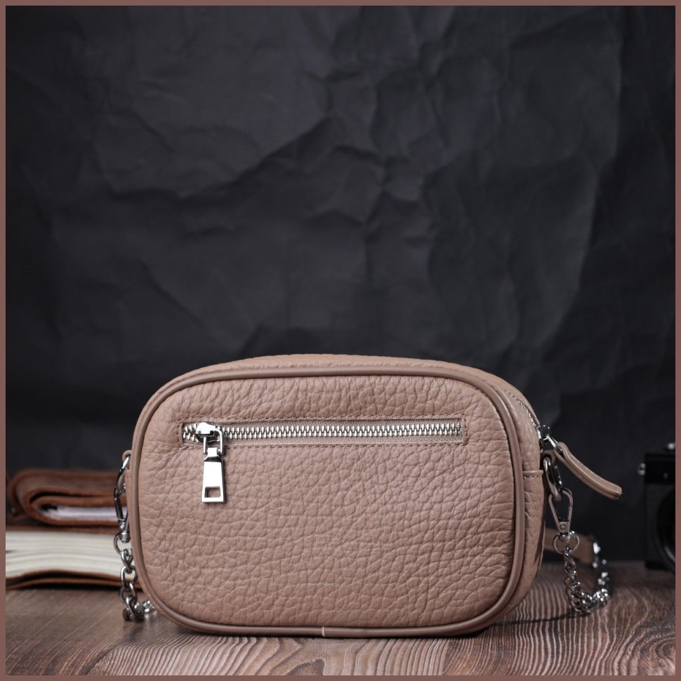 Женская сумка-кроссбоди из натуральной кожи бежевого цвета на цепочке Vintage 2422335
