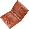 Надійний чоловічий гаманець світло-коричневого кольору із фактурної шкіри під рептилію KARYA (2421058) - 3