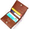 Надійний чоловічий гаманець світло-коричневого кольору із фактурної шкіри під рептилію KARYA (2421058) - 4