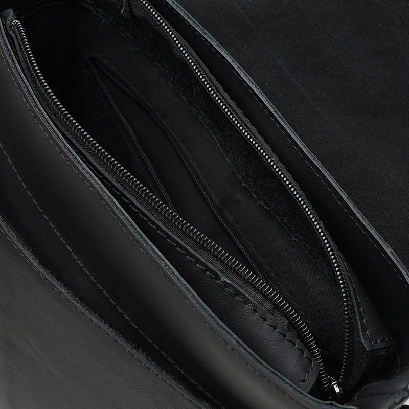 Мужская кожаная сумка-планшет черного цвета с навесным клапаном Keizer (22068)