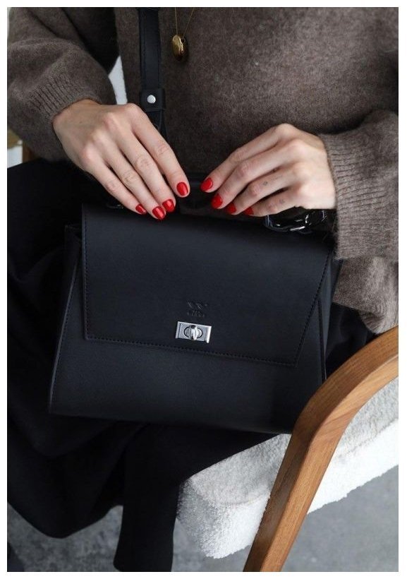 Женская сумка среднего размера из натуральной кожи черного цвета BlankNote Classic 78972