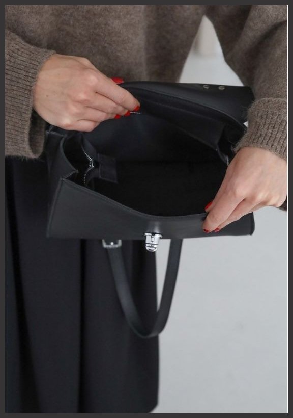 Женская сумка среднего размера из натуральной кожи черного цвета BlankNote Classic 78972