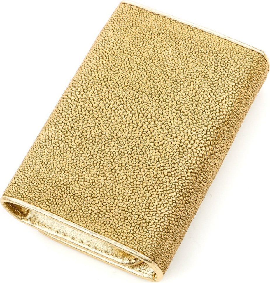 Вертикальный женский кошелек из кожи ската золотого цвета STINGRAY LEATHER (024-18639)