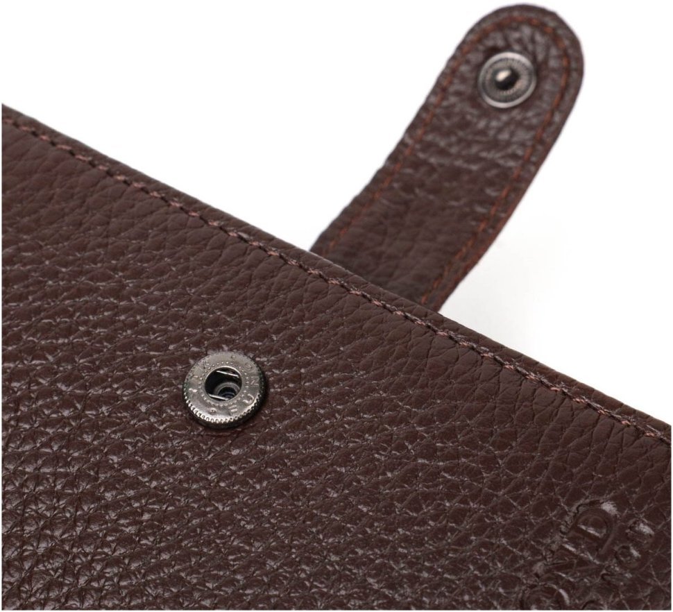 Чоловічий портмоне середнього розміру з натуральної коричневої шкіри з хлястиком на кнопці BOND (2422056)