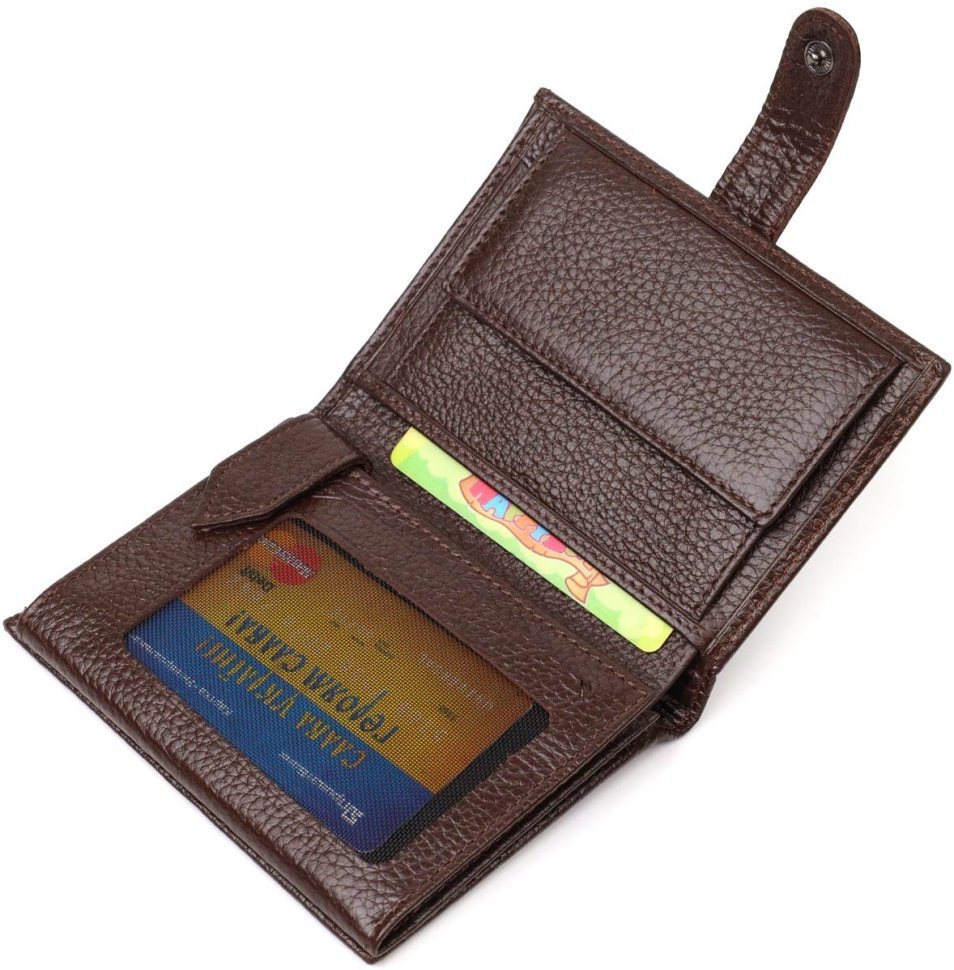 Мужское портмоне среднего размера из натуральной коричневой кожи с хлястиком на кнопке BOND (2422056)