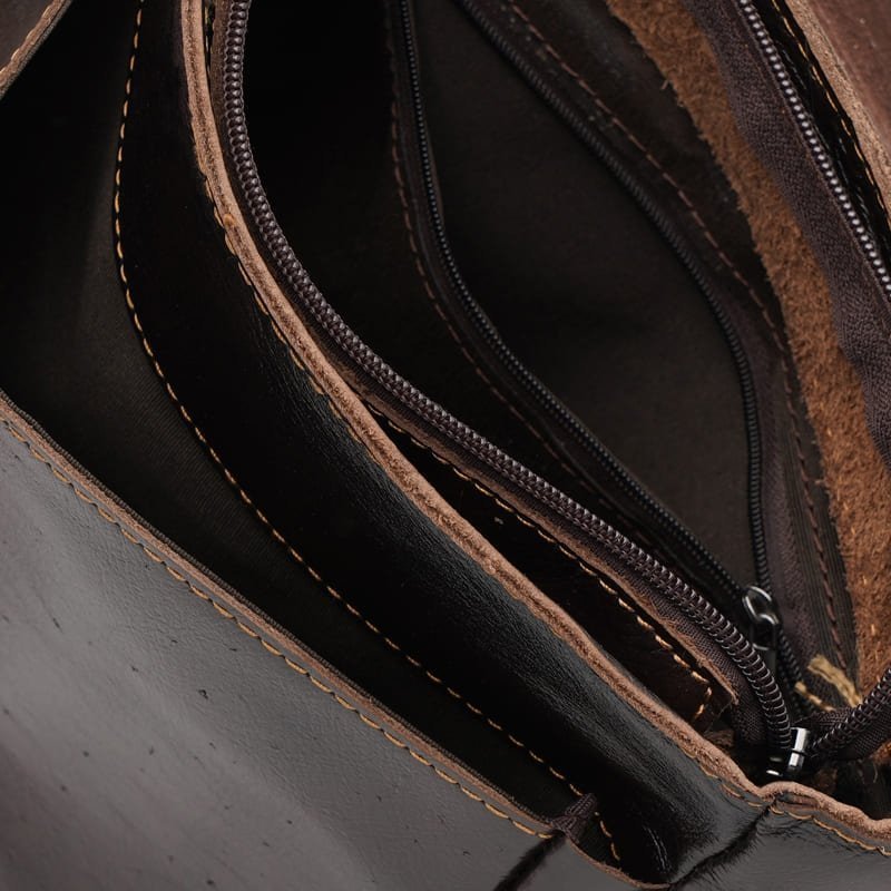Чоловіча шкіряна плечова сумка коричневого кольору в стильному дизайні Keizer (19297)