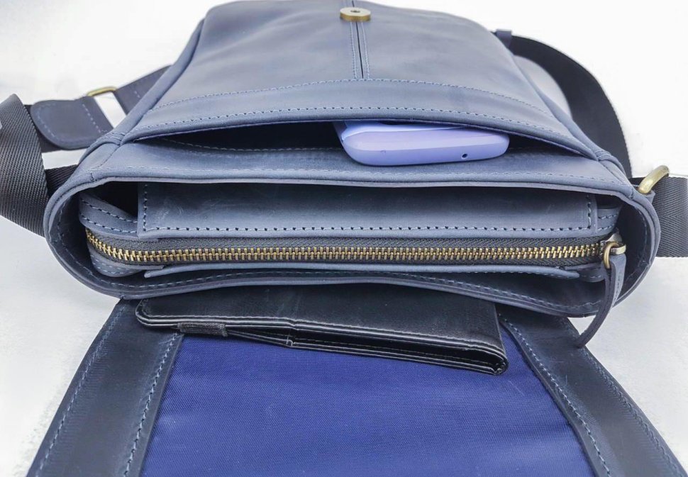 Стильная мужская сумка планшет синего цвета с рыжими вставками VATTO (11815)