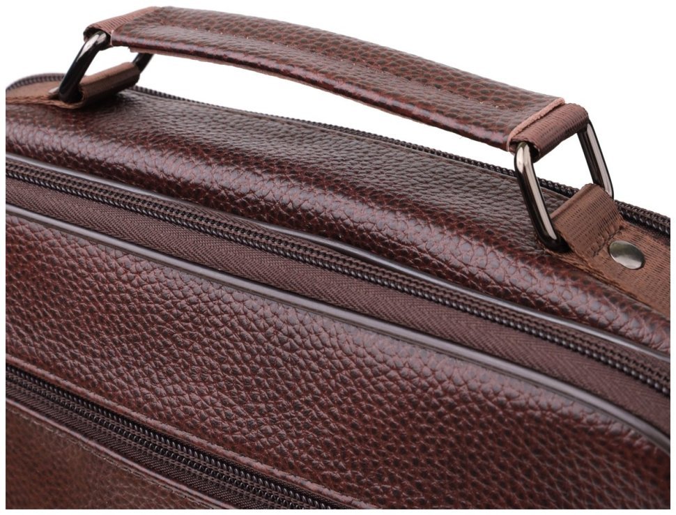 Вместительная мужская сумка из качественной кожи через плечо с ручкой для переноски в руке Vintage 98173 коричневого цвета modnotak фото №5