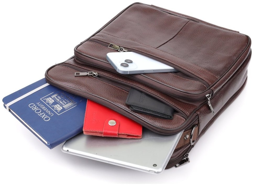 Вместительная мужская сумка из качественной кожи через плечо с ручкой для переноски в руке Vintage 98173 коричневого цвета modnotak фото №8