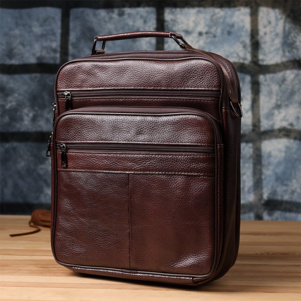 Вместительная мужская сумка из качественной кожи через плечо с ручкой для переноски в руке Vintage 98173 коричневого цвета modnotak фото №9