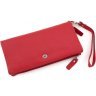 Кожаный женский кошелек-клатч красного цвета с ремешком на запястье ST Leather (15412) - 3