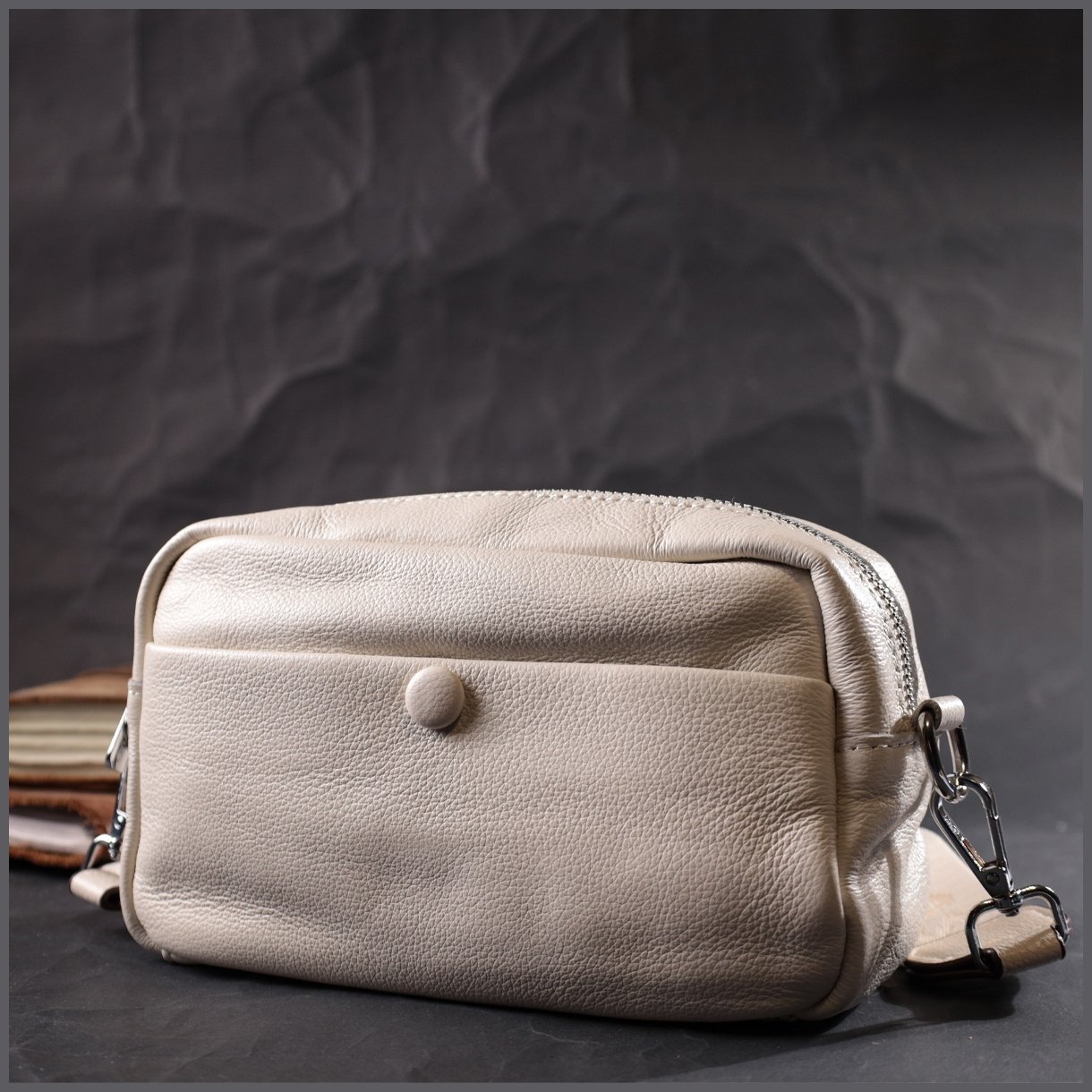 Маленькая женская сумка из натуральной кожи белого цвета с плечевым ремешком Vintage 2422438
