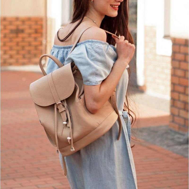 Шкіряний жіночий рюкзак ручної роботи в світло-бежевому кольорі BlankNote Олсен (12833)