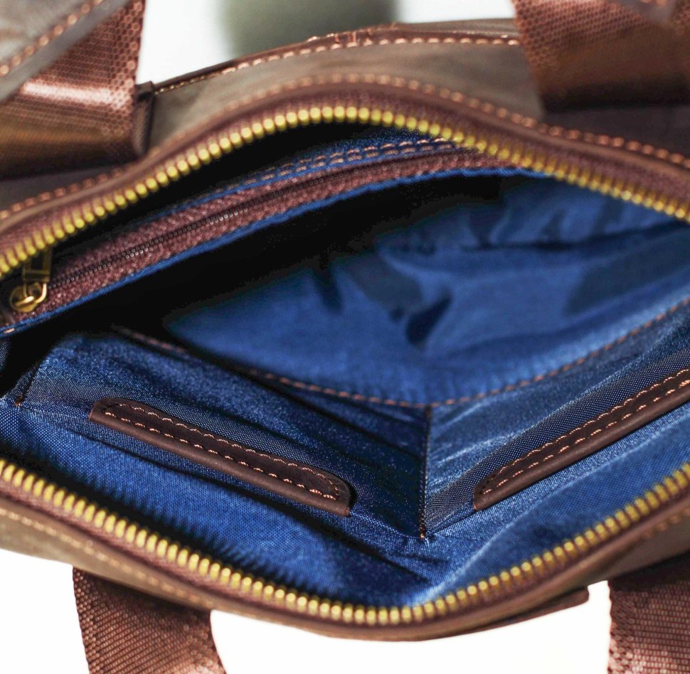 Мужская вертикальная сумка коричневого цвета VATTO (12015)