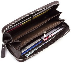 Большой коричневый кошелек с ремешком на руку BOSTON (16690)