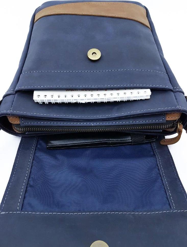Небольшая наплечная мужская сумка синего цвета с клапаном VATTO (11817)