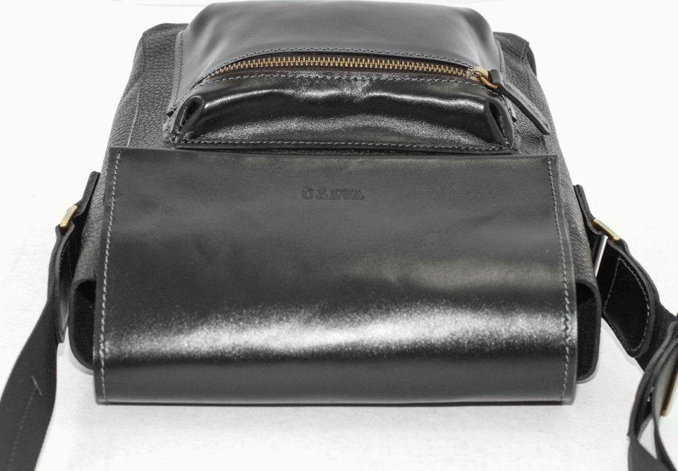 Шкіряна сумка на плече чорного кольору VATTO (12116)