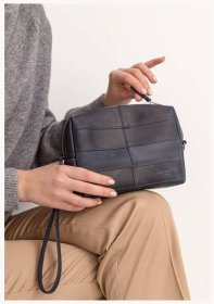 Женская косметичка из винтажной кожи темно-синего цвета BlankNote 78875