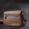 Женская сумка-кроссбоди натуральной кожи бежевого цвета с фиксацией на клапан Vintage 2422440 - 9