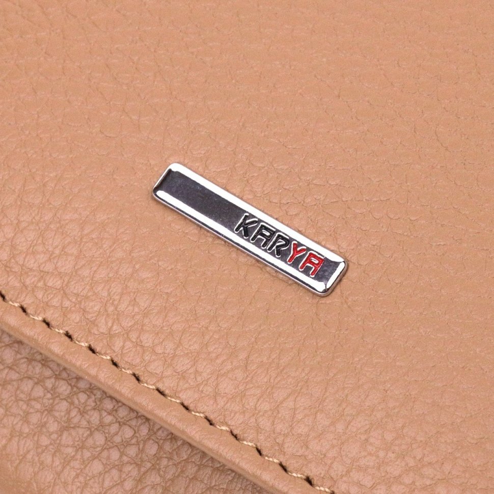 Невеликий жіночий гаманець бежевого кольору з натуральної шкіри на кнопці KARYA (2421378)