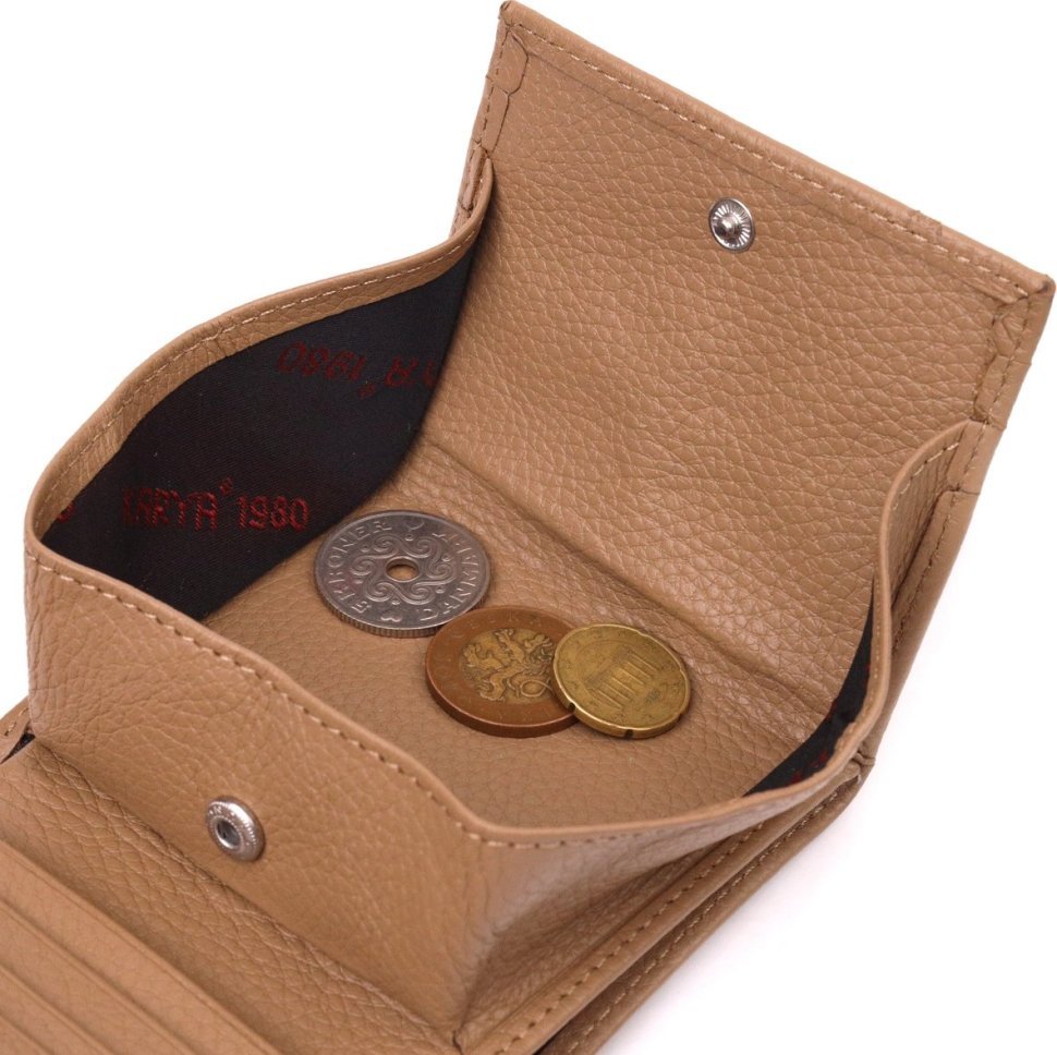 Невеликий жіночий гаманець бежевого кольору з натуральної шкіри на кнопці KARYA (2421378)