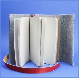 Фетровый женский блокнот (Софт-бук) с кожаными бордовыми вставками BlankNote (13677)