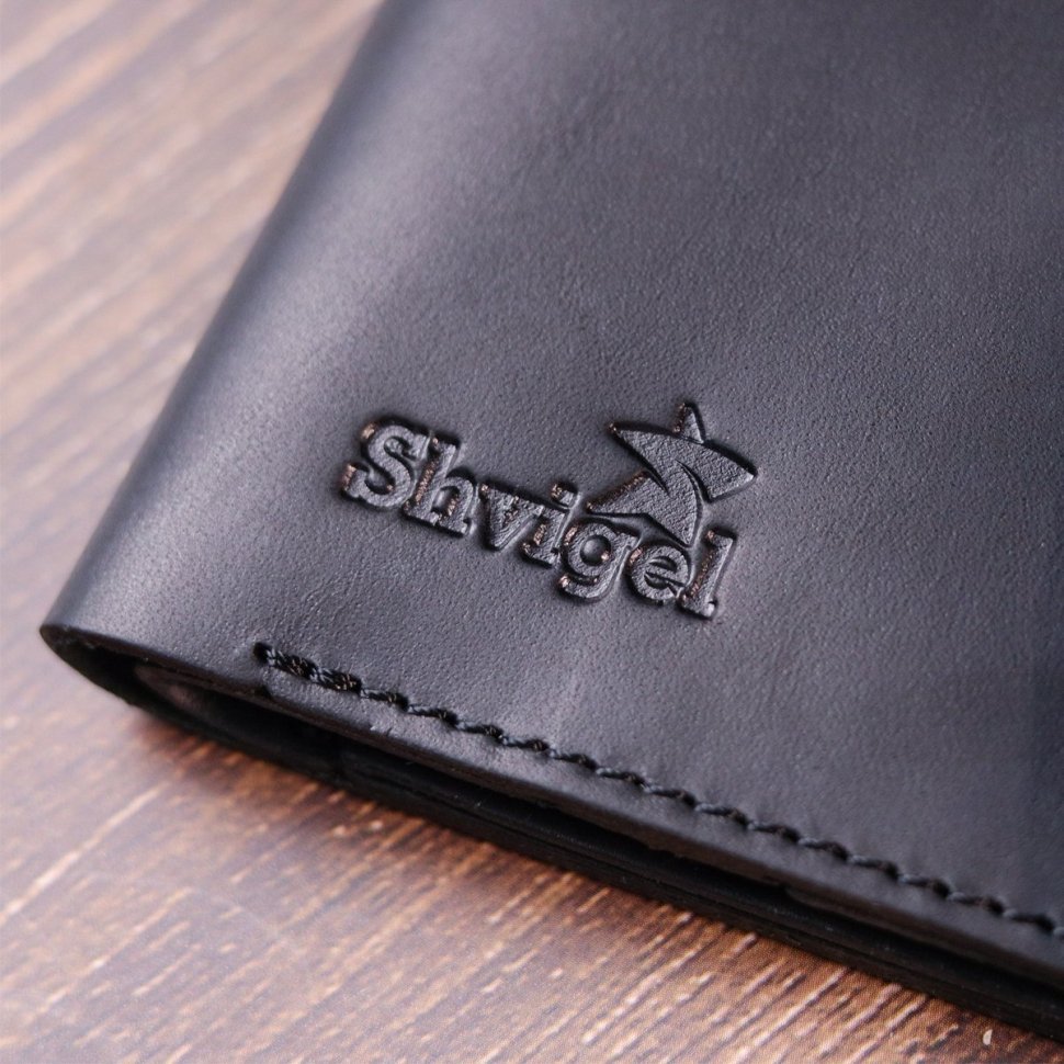 Кожаное матовое мужское портмоне черного цвета на кнопке Shvigel (2416612)