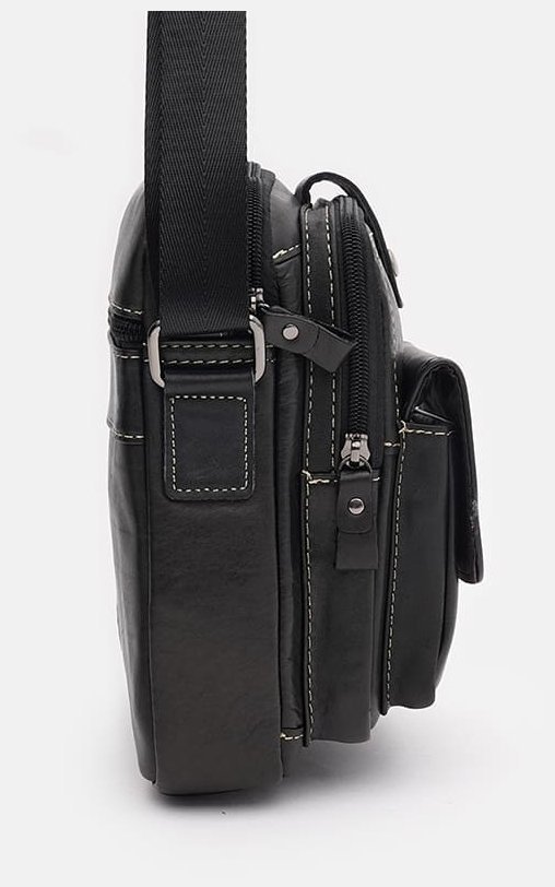 Мужская сумка-барсетка маленького размера из черной кожи с светлой строчкой Keizer 71678