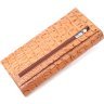 Жіночий гаманець помаранчевого кольору з натуральної шкіри з тисненням під крокодила KARYA (2421164) - 2
