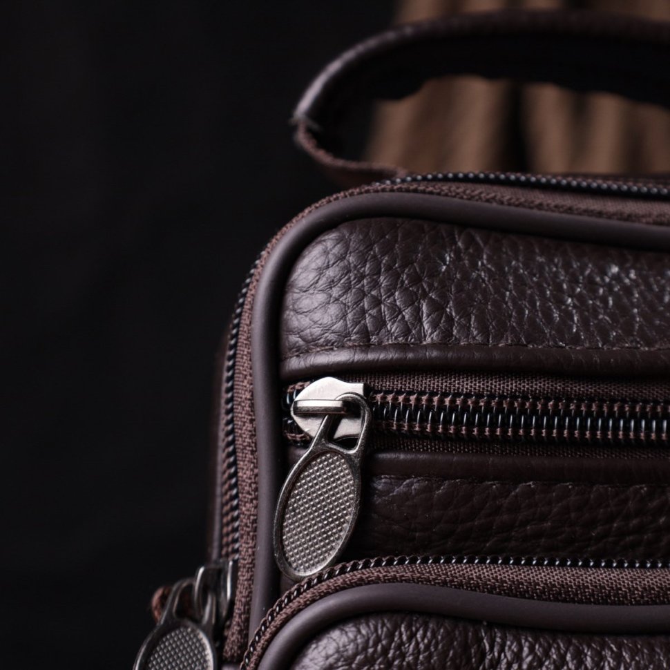 Небольшая сумка барсетка из натуральной кожи коричневого цвета с ручкой и плечевым ремнем Vintage Style 91079 фото №8 Небольшая сумка барсетка из натуральной кожи коричневого цвета с ручкой и плечевым ремнем Vintage Style 91079 modnotak фото №8