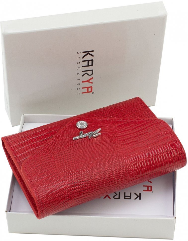 Женский красный кошелек на кнопке из лаковой кожи с фактурой змеи KARYA (19986)