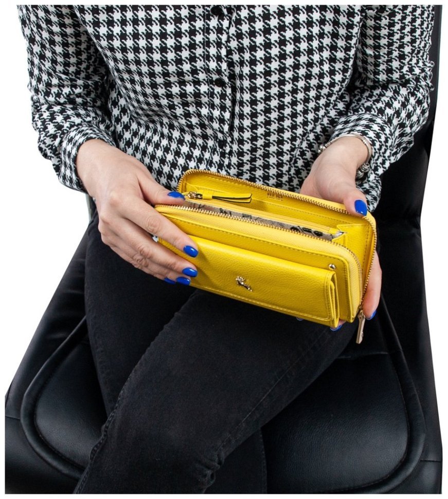 Вместительный женский кошелек из фактурной кожи с RFID-защитой Ashwood J54 94179 желтого цвета modnotak фото №14