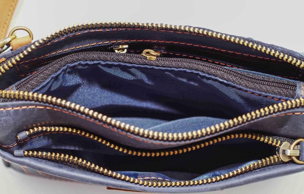 Стильный клатч синего цвета из винтажной кожи VATTO (12020)