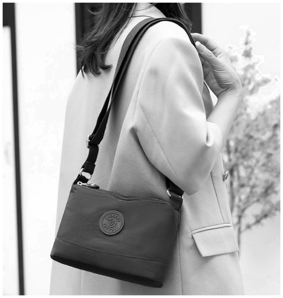 Жіноча сумка-кроссбоді із чорного текстилю на три блискавки Confident 77579