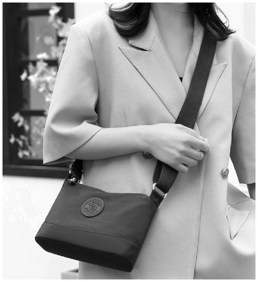 Жіноча сумка-кроссбоді із чорного текстилю на три блискавки Confident 77579