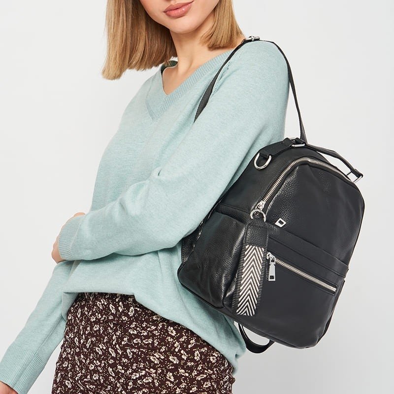 Молодіжний жіночий рюкзак із чорної шкіри флотар на блискавці Keizer (21305)
