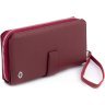 Жіночий гаманець-клатч з натуральної шкіри бордового кольору з ремінцем кисті ST Leather 1767380 - 1