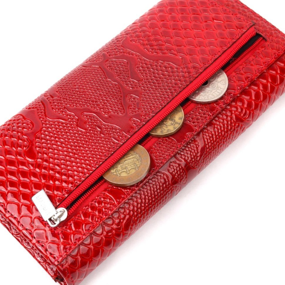 Горизонтальний лаковий жіночий гаманець з натуральної шкіри з тисненням під змію в червоному кольорі KARYA (2421167)