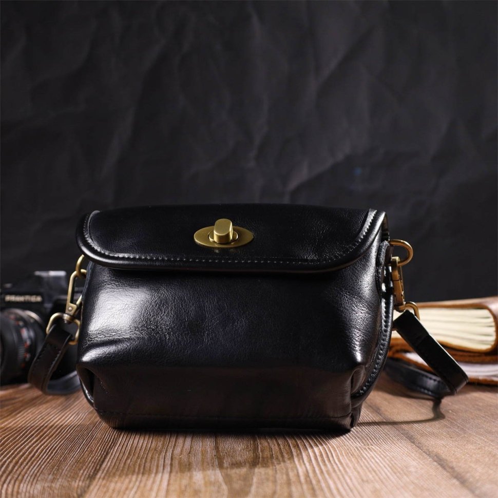 Стильна жіноча сумка-кроссбоді з натуральної гладкої шкіри чорного кольору Vintage (2422132)
