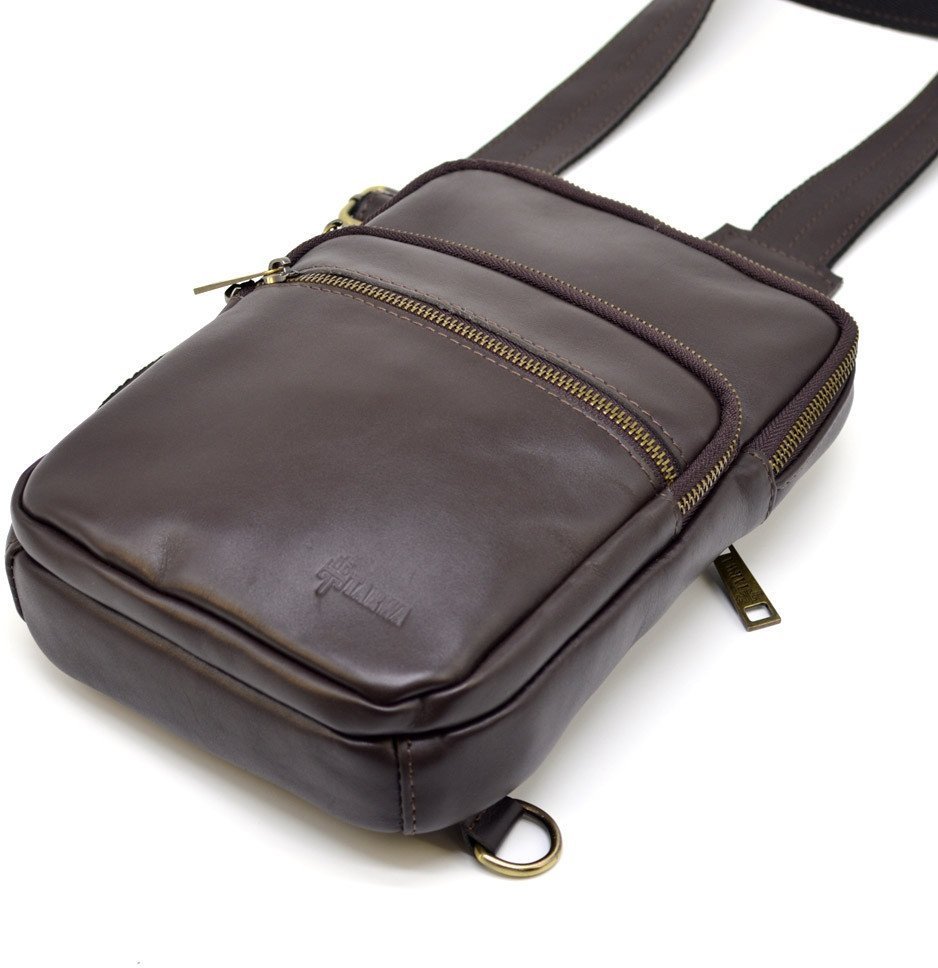 Чоловіча сумка слінг темно-коричневого кольору з натуральної шкіри на одне плече TARWA (19806)